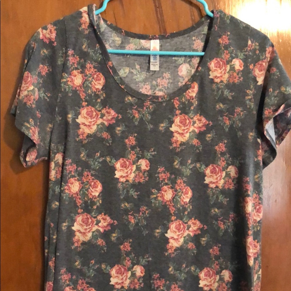 Large LuLaRoe Classic tee floral